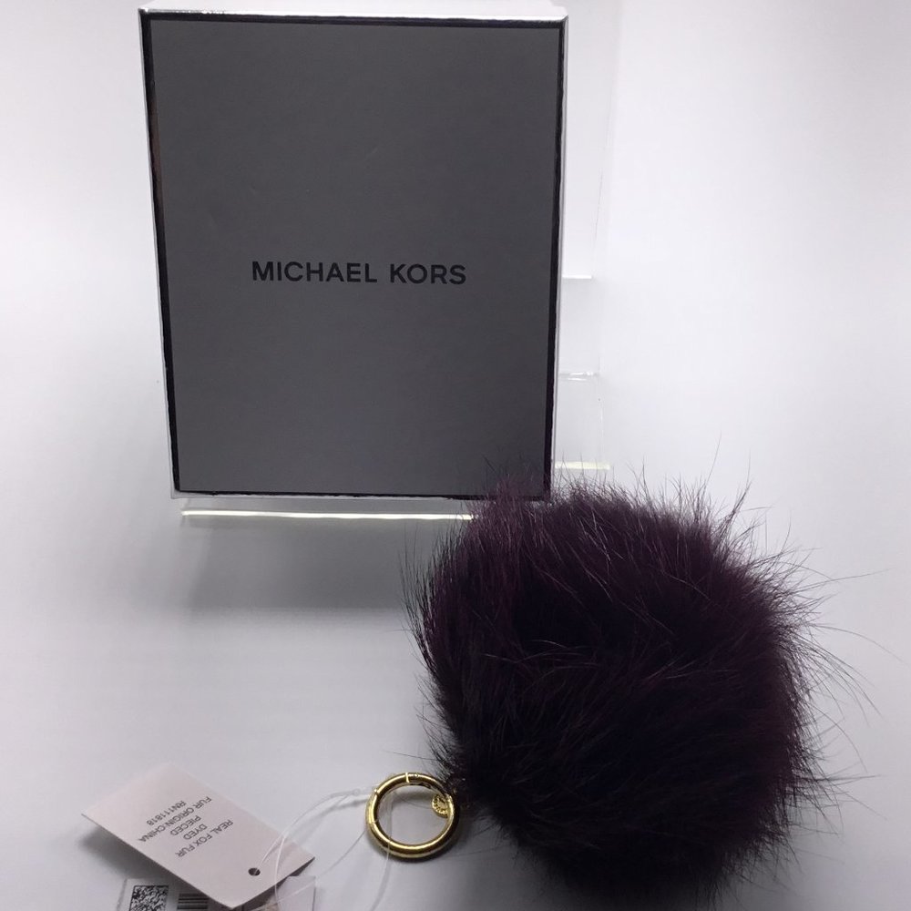 NWT. MICHAEL KORS CHARMS FOX FUR DYED PURPLE LARGE FUR POM POM FUR DAMSON
